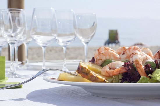 Marbella La Ola Beach Restaurant (Lunch & Unlimited Drinks) - Very Into Partying