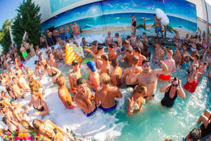 Albufeira´s Pool Party - Very Into Partying